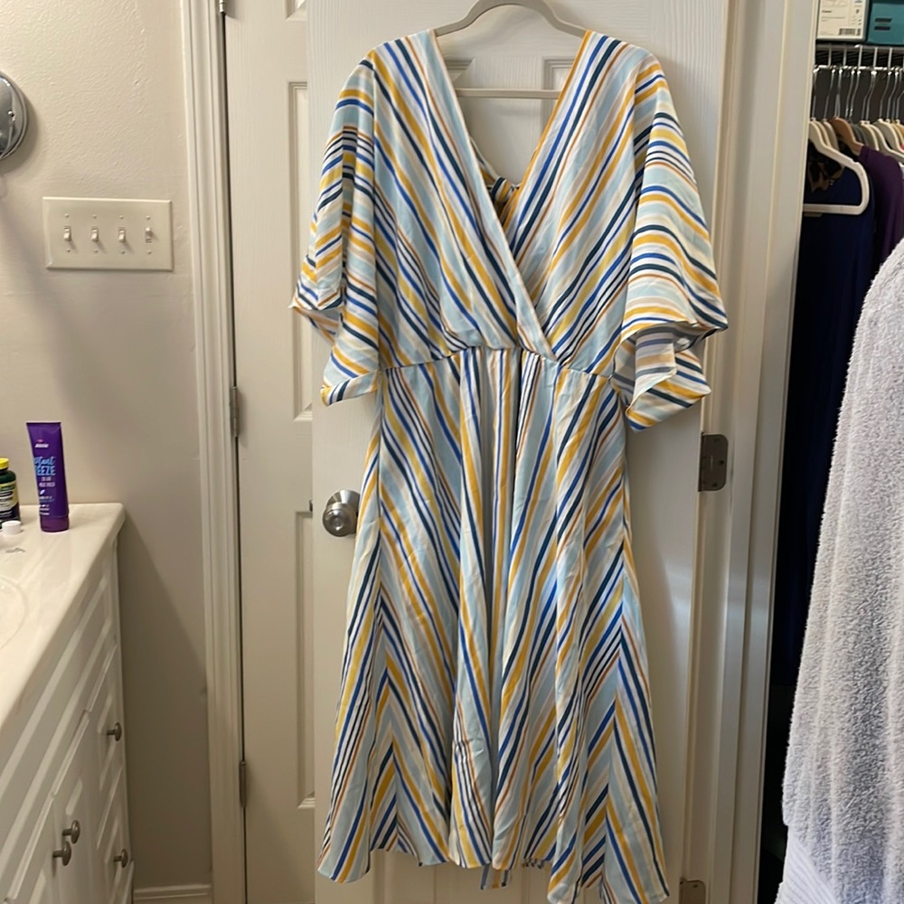 ELOQUII Dolman Flutter Sleeve Mid Dress Size 16-RUNS BIG